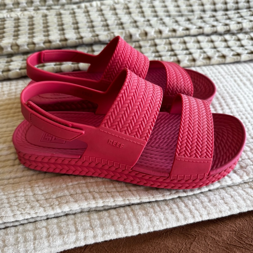 Reef Water Vista Sandal Hot Pink Women’s 7